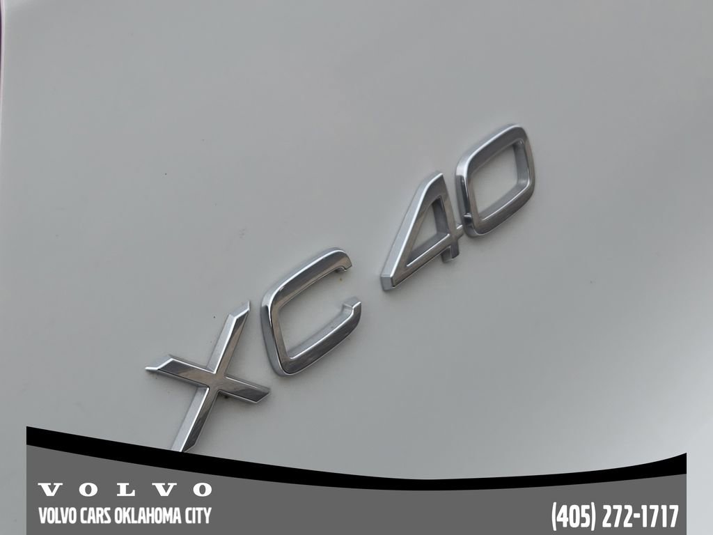 Certified 2025 Volvo XC40 B5 Plus AWD/4WD image 10