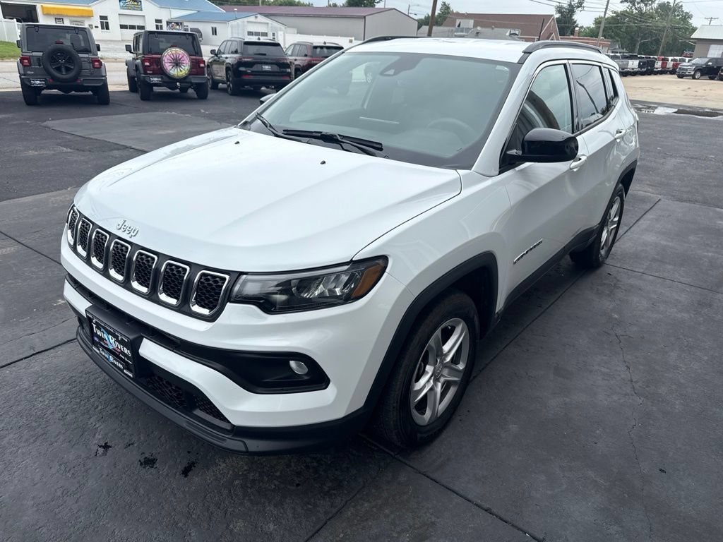 Used 2023 Jeep Compass Latitude w/ Convenience Group AWD/4WD image 6