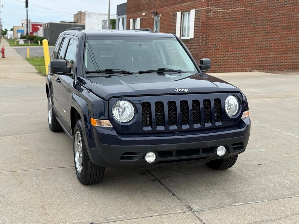 Used 2015 Jeep Patriot Sport w/ Power Value Group FWD image 3