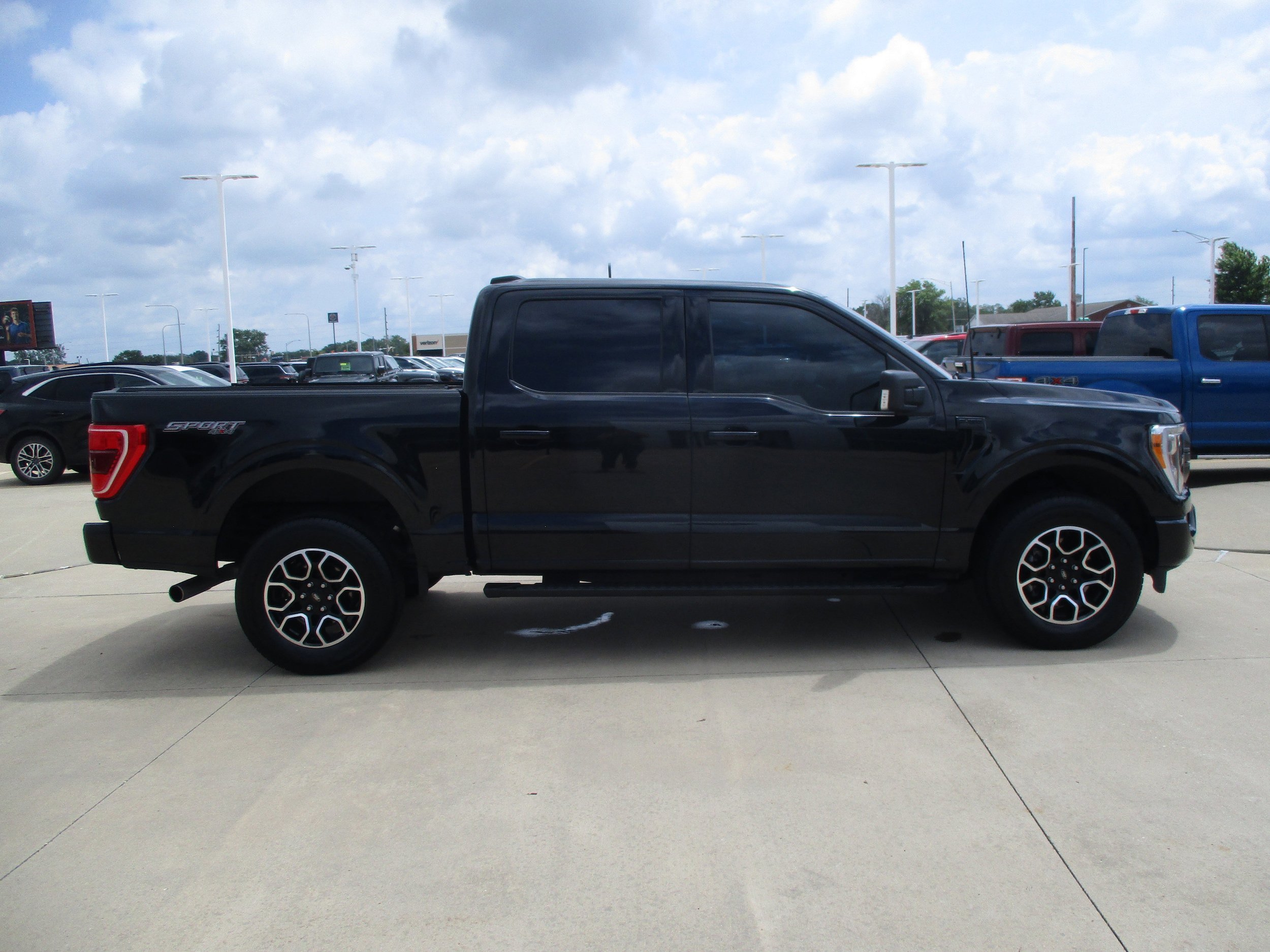 Used 2022 Ford F150 XLT w/ Equipment Group 302A High AWD/4WD image 9
