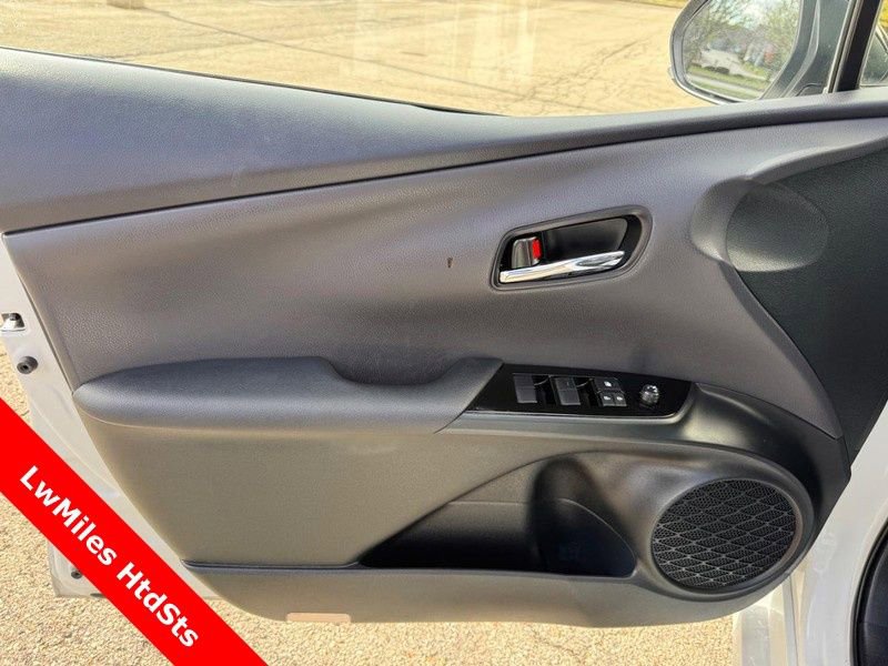 Used 2021 Toyota Prius XLE FWD image 19