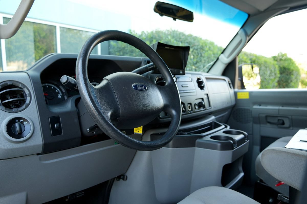 Used 2014 Ford E-150 and Econoline 150 w/ Power Group RWD image 5