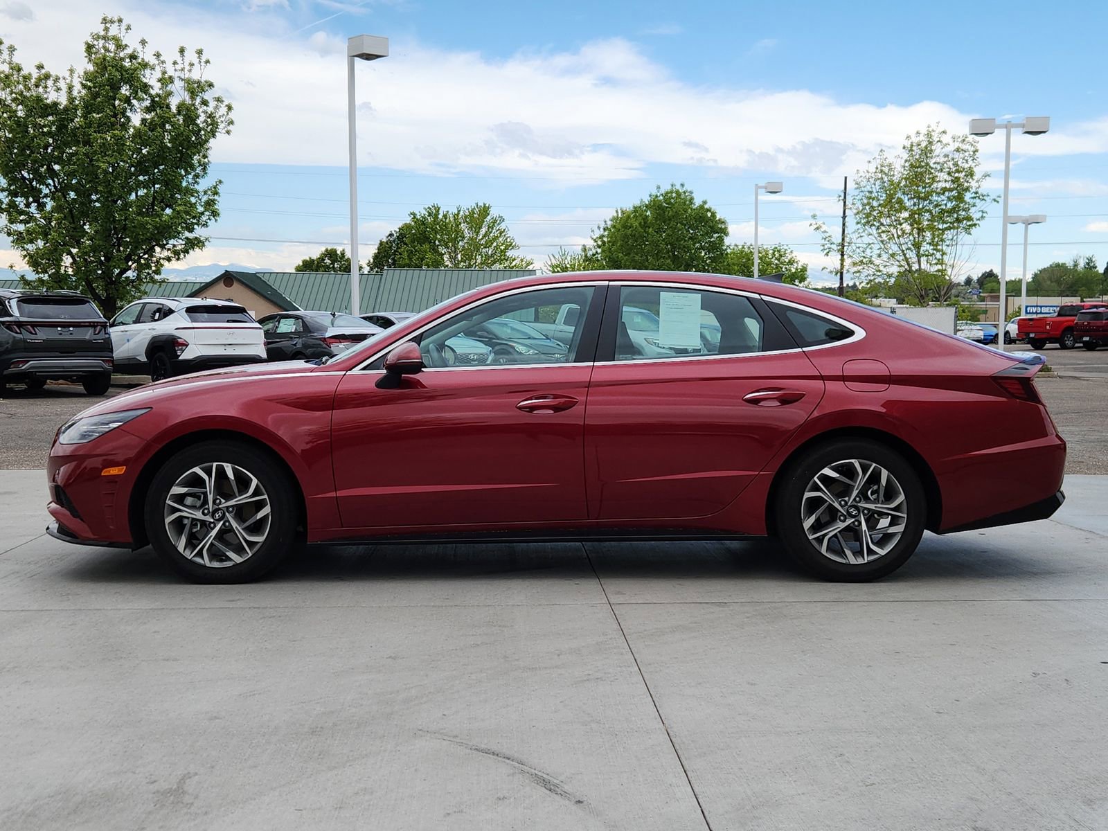 Used 2023 Hyundai Sonata SEL w/ Convenience Package FWD image 2