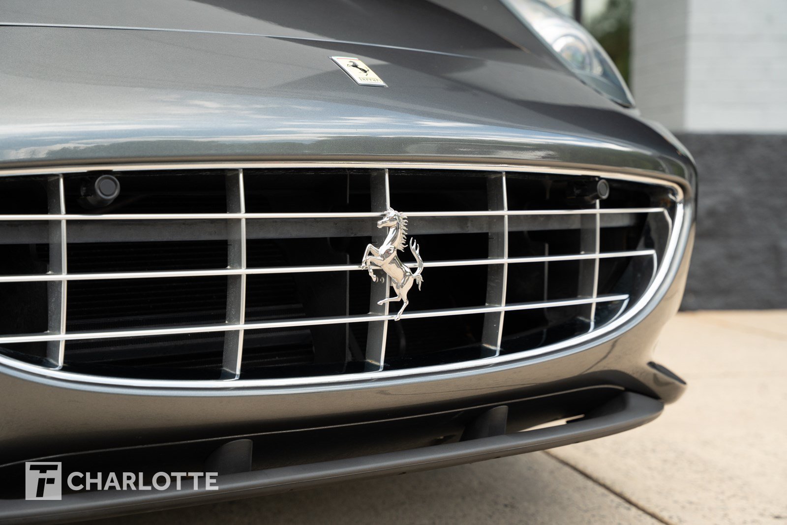 Used 2012 Ferrari California RWD image 3