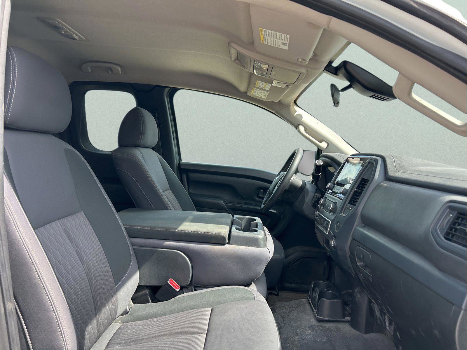 Used 2022 Nissan Titan S image 15