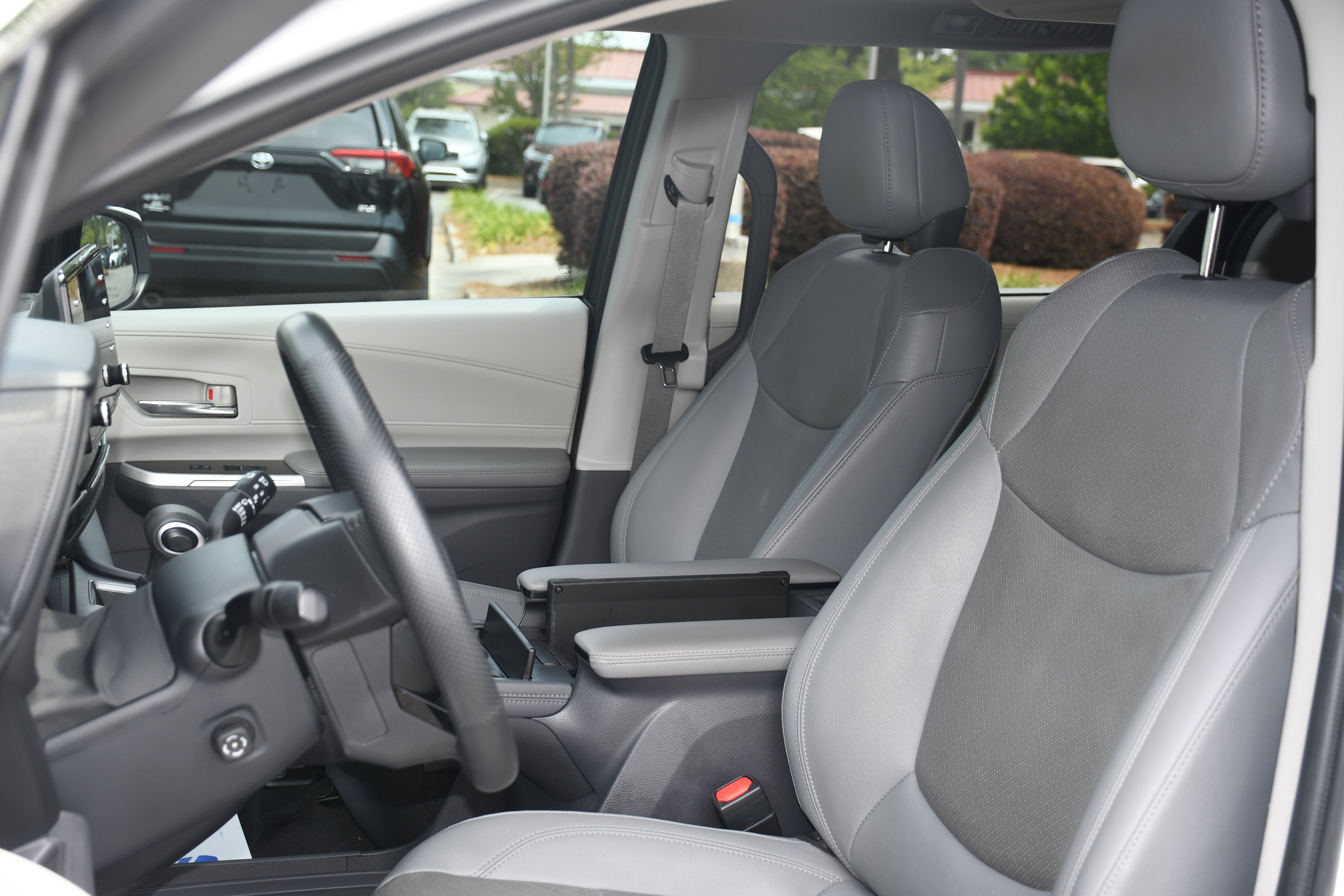 Used 2022 Toyota Sienna Limited FWD image 12