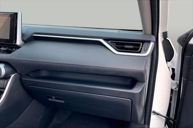 Certified 2025 Toyota RAV4 LE AWD/4WD image 18