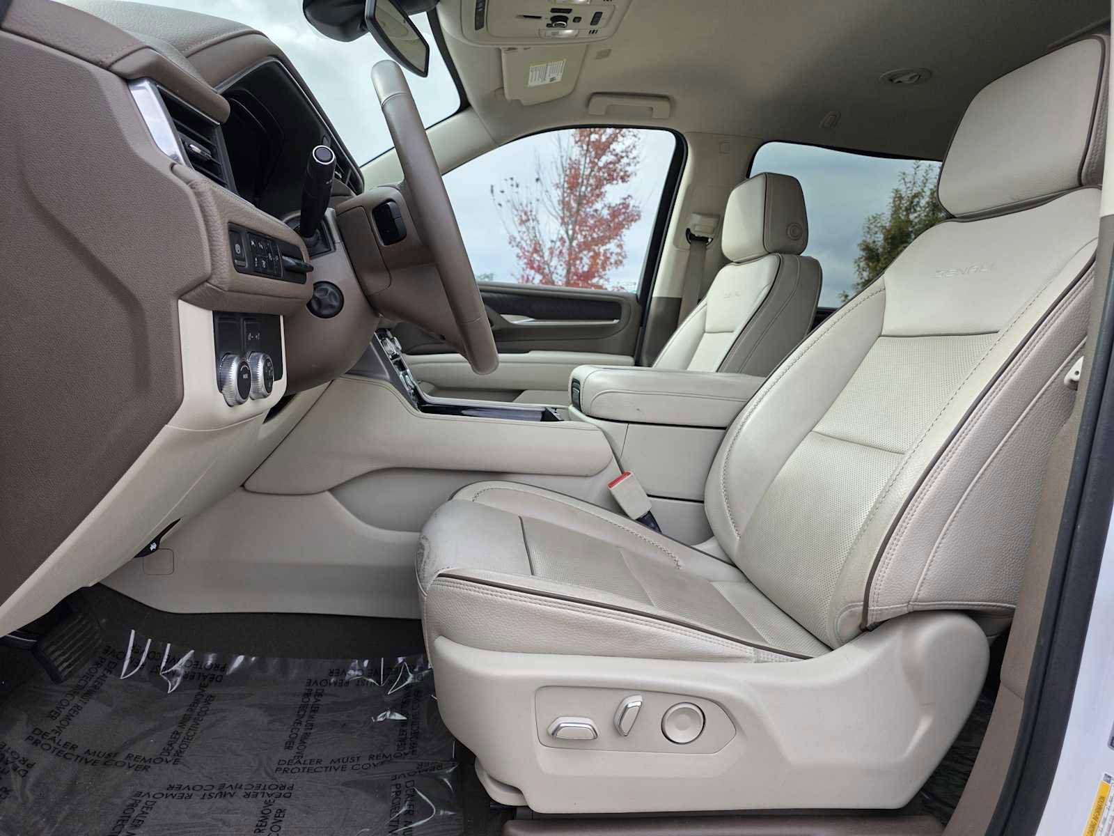 Used 2022 GMC Yukon XL Denali image 13