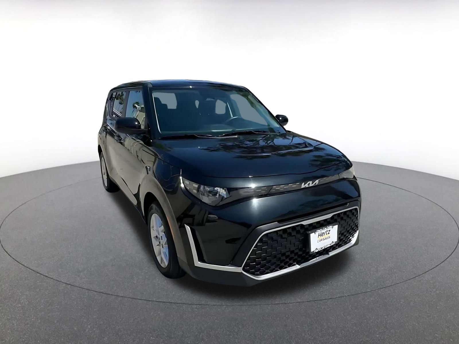 Used 2025 Kia Soul LX w/ LX Technology Package FWD image 3