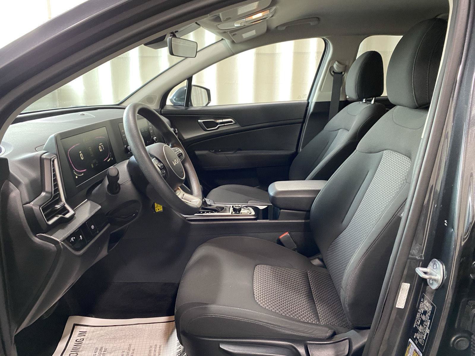 Used 2024 Kia Sportage LX AWD/4WD image 2