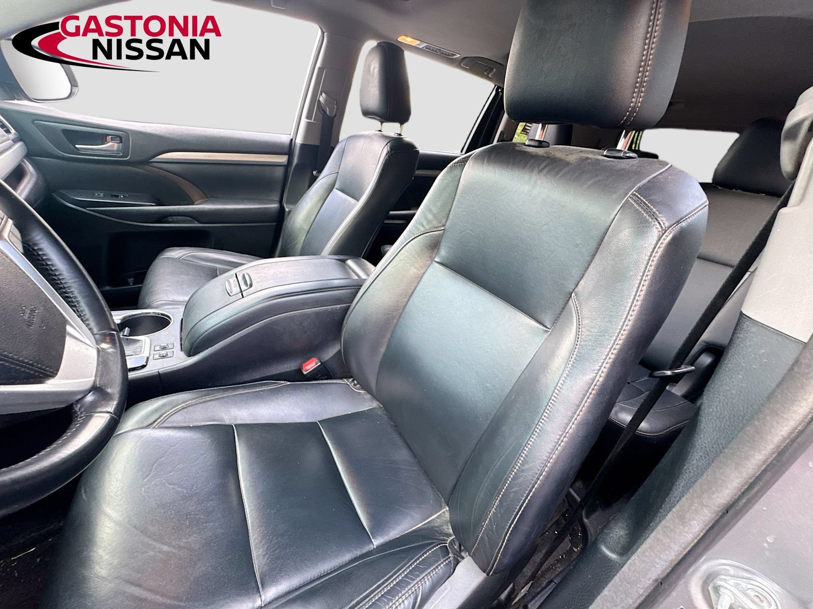 Used 2018 Toyota Highlander XLE FWD image 25