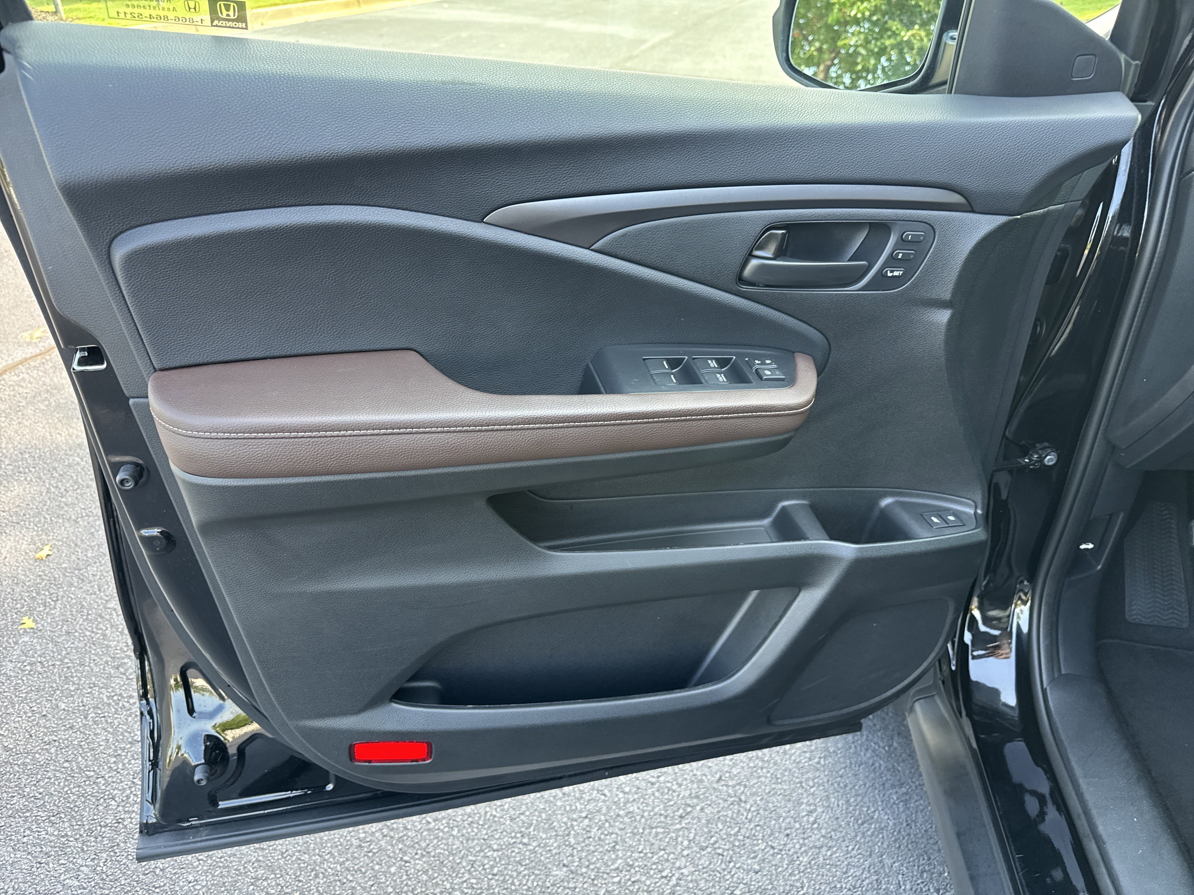 Used 2025 Honda Passport EX-L image 23