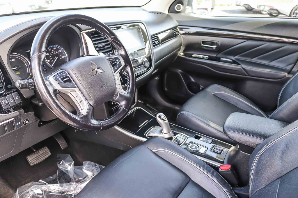 Used 2018 Mitsubishi Outlander GT AWD/4WD image 19