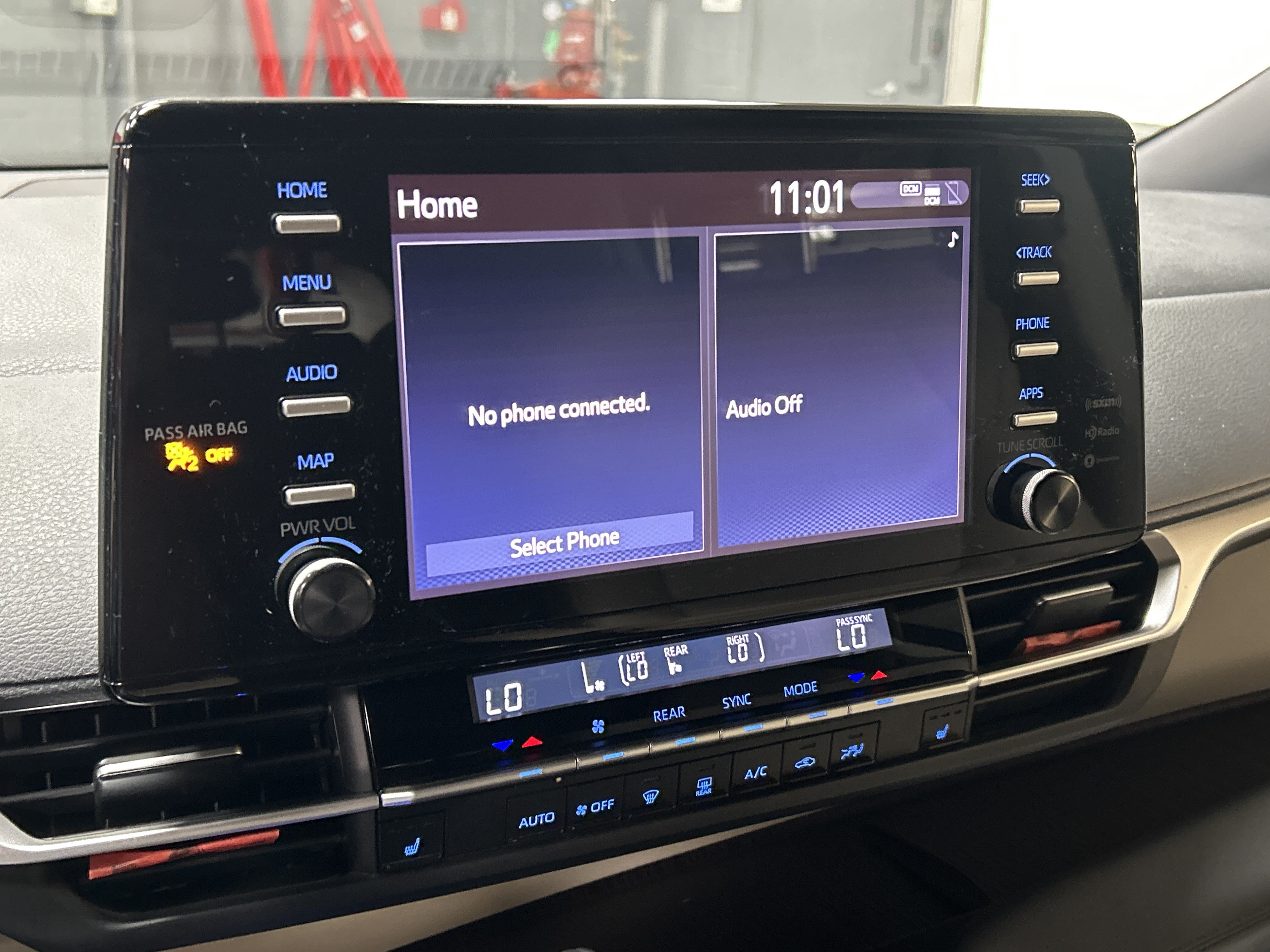 Used 2021 Toyota Sienna XLE FWD image 23