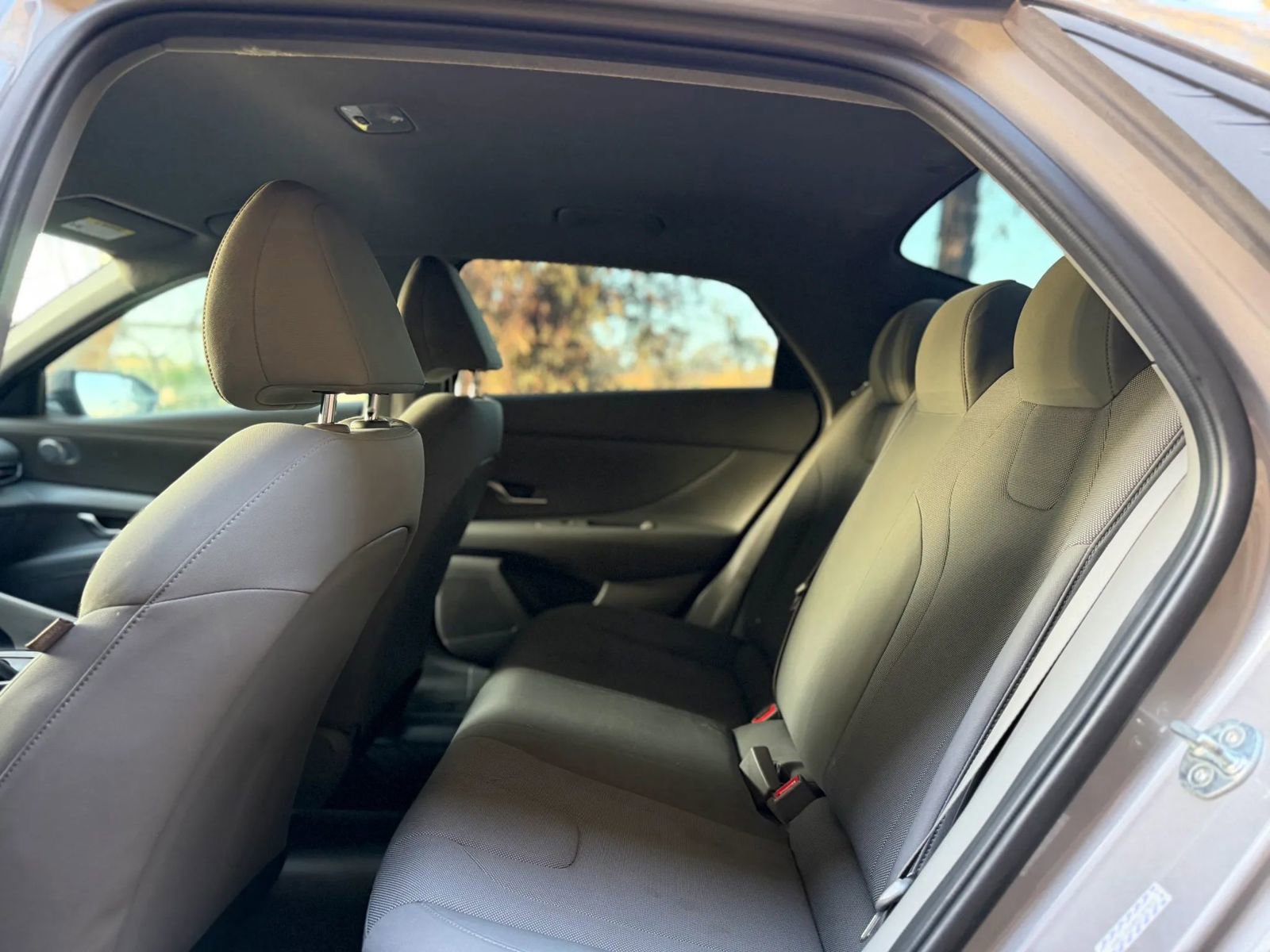 Used 2021 Hyundai Elantra SE FWD image 19