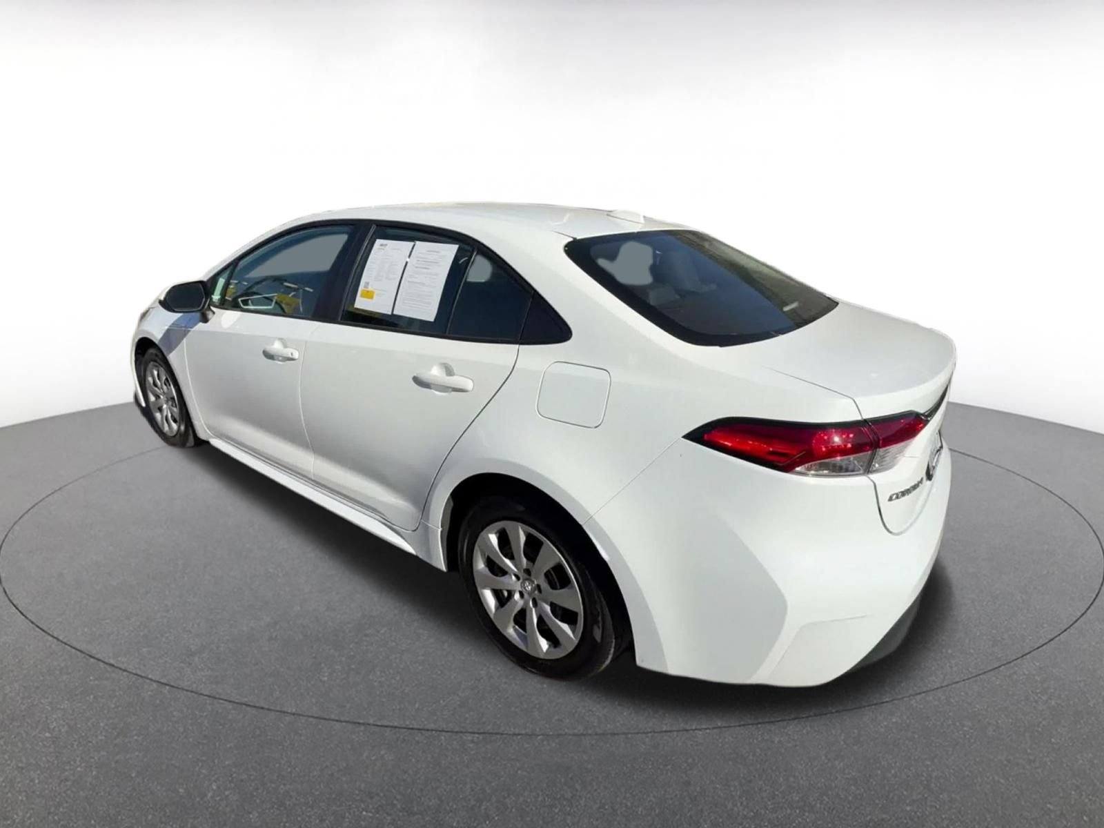 Used 2025 Toyota Corolla LE FWD image 9