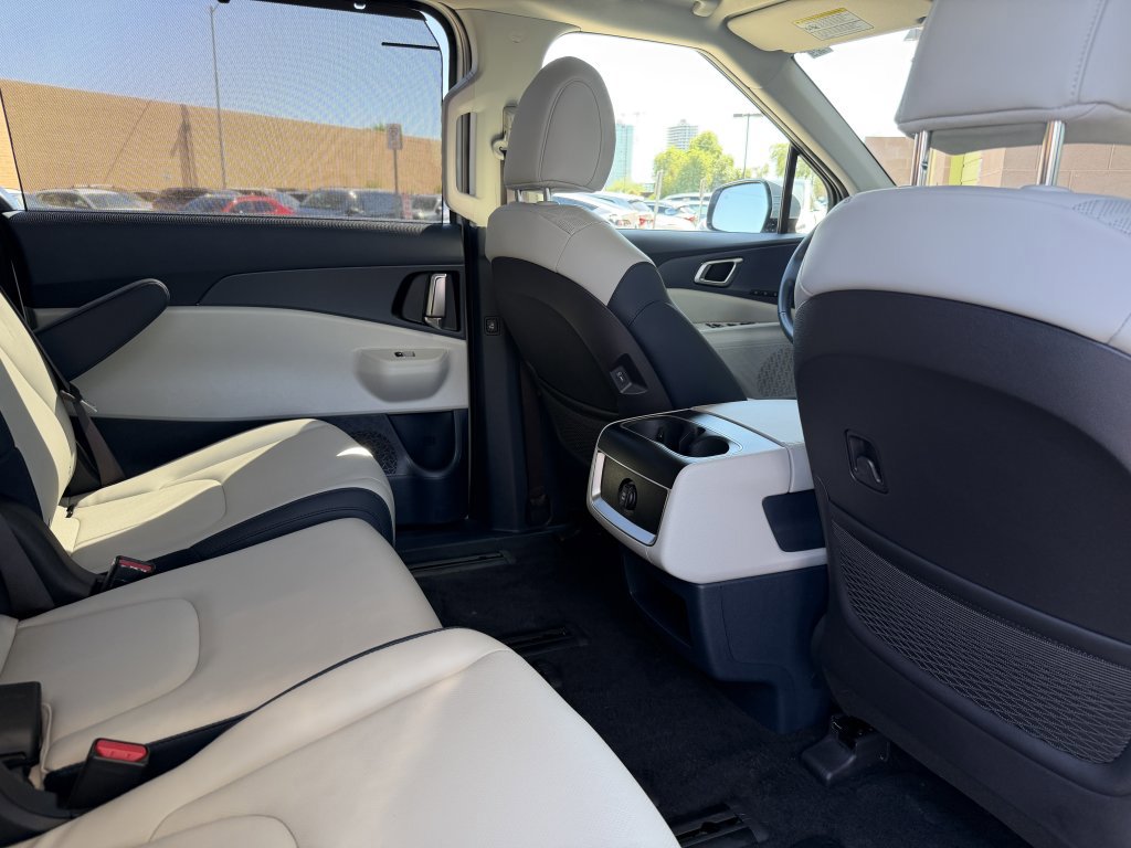 Used 2025 Kia Carnival EX image 42