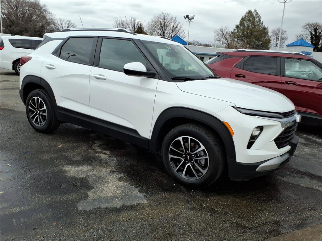 Used 2025 Chevrolet TrailBlazer LT image 1