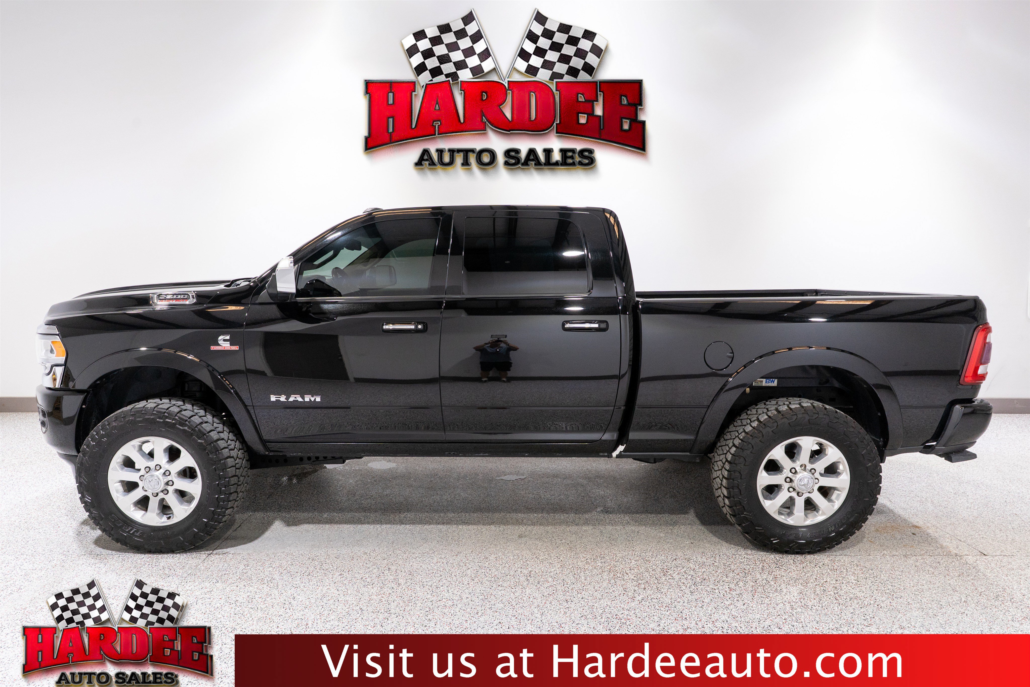 Used 2022 RAM 2500 Laramie AWD/4WD image 1