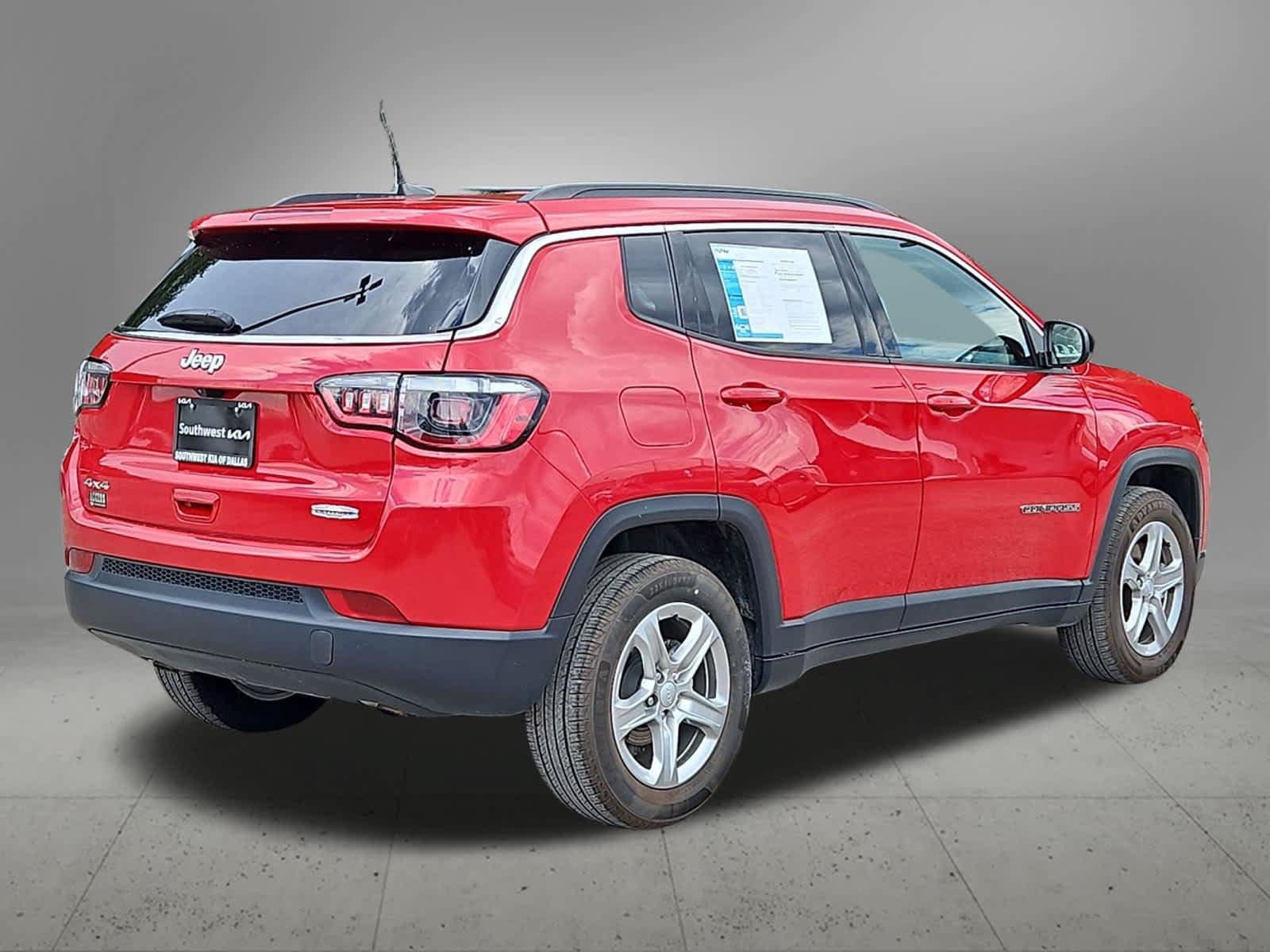 Used 2024 Jeep Compass Latitude AWD/4WD image 6
