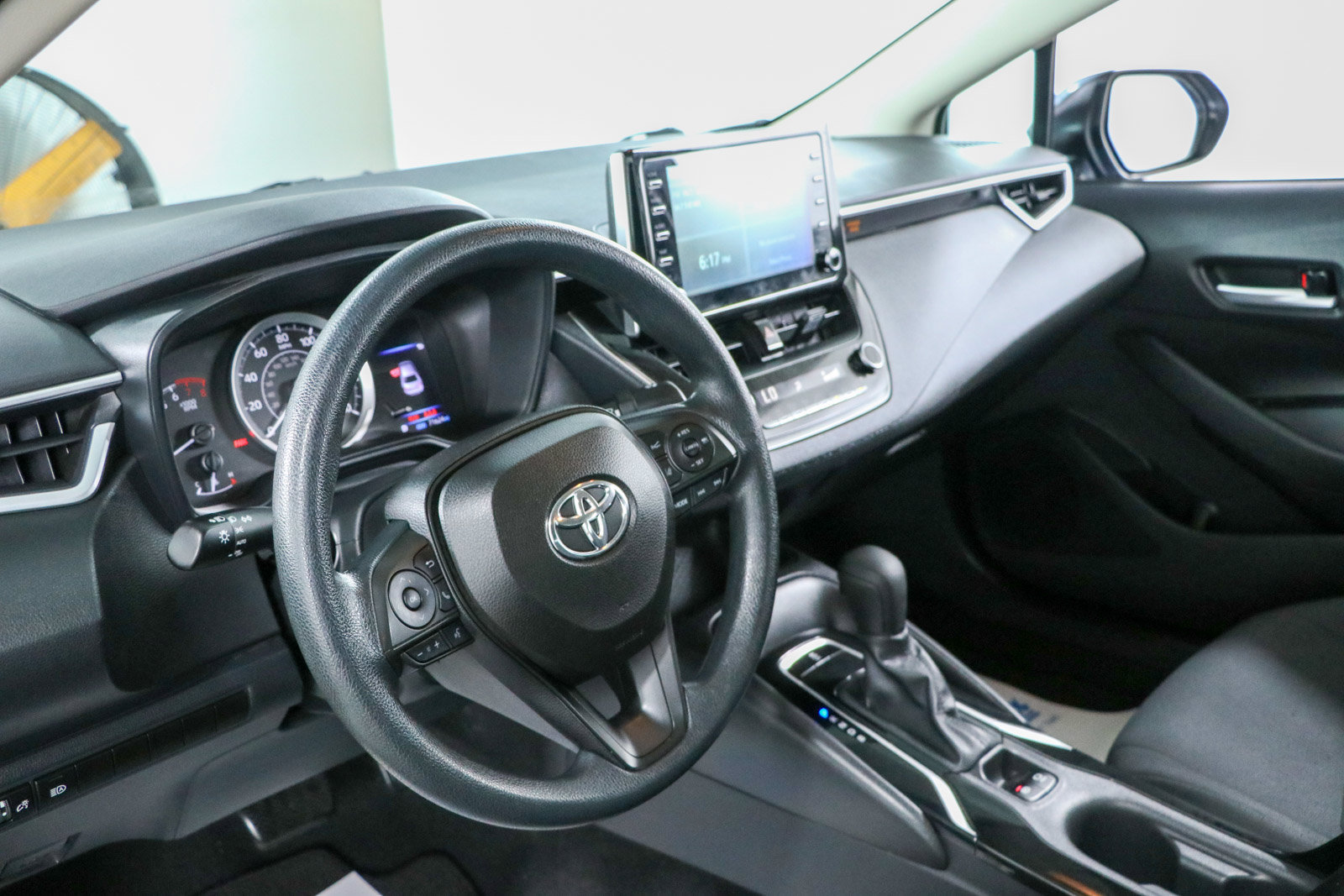 Used 2020 Toyota Corolla LE FWD image 22