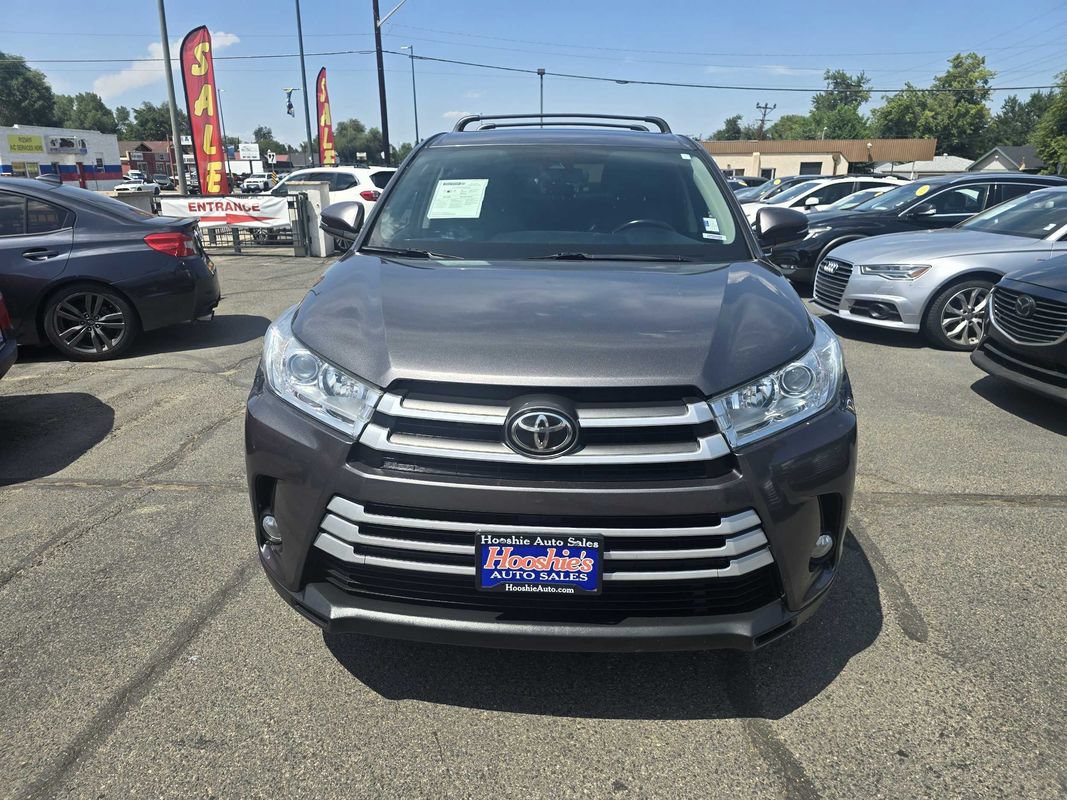 Used 2017 Toyota Highlander LE AWD/4WD image 4