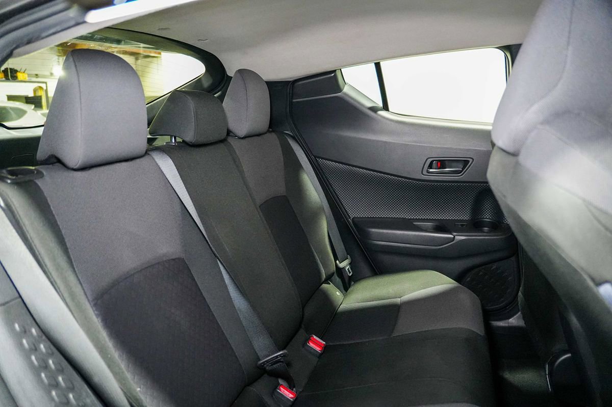 Used 2021 Toyota C-HR LE FWD image 18