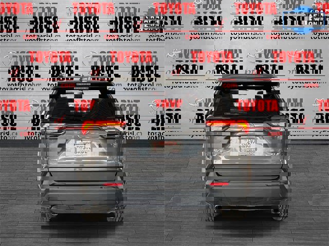 Used 2023 Toyota RAV4 XLE Premium image 4