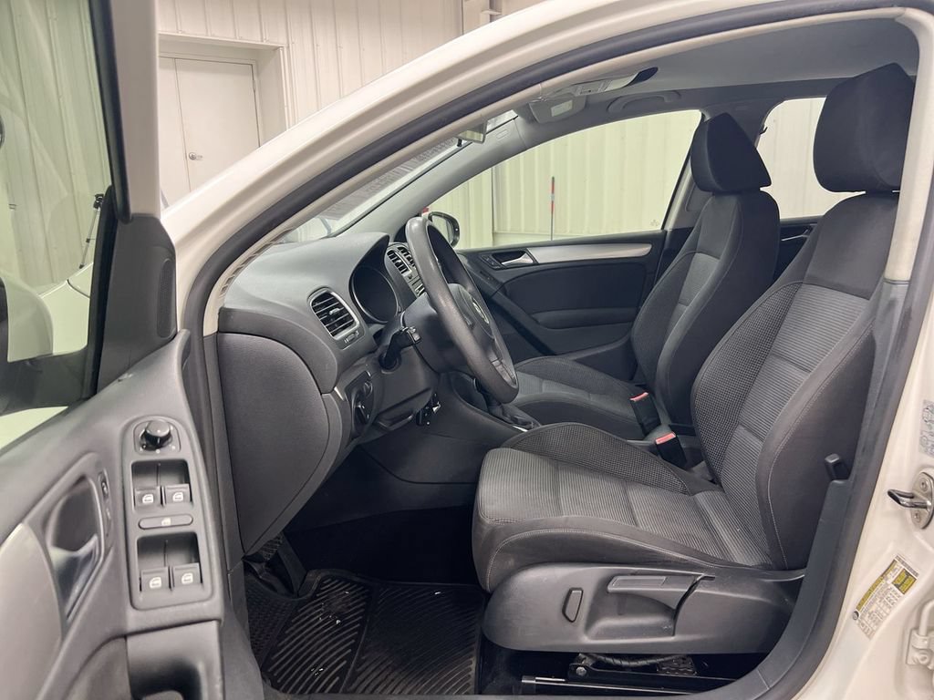 Used 2011 Volkswagen Golf 4-Door FWD image 18