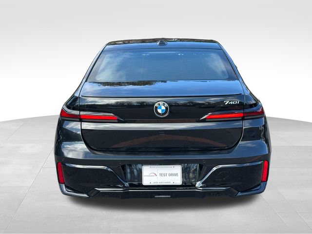 Used 2023 BMW 740i w/ Parking Assistance Package image 4