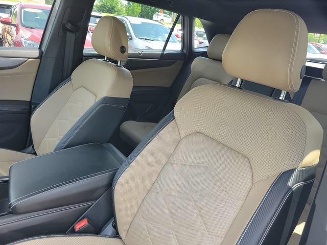 Used 2024 Volkswagen Atlas Cross Sport SE FWD image 30