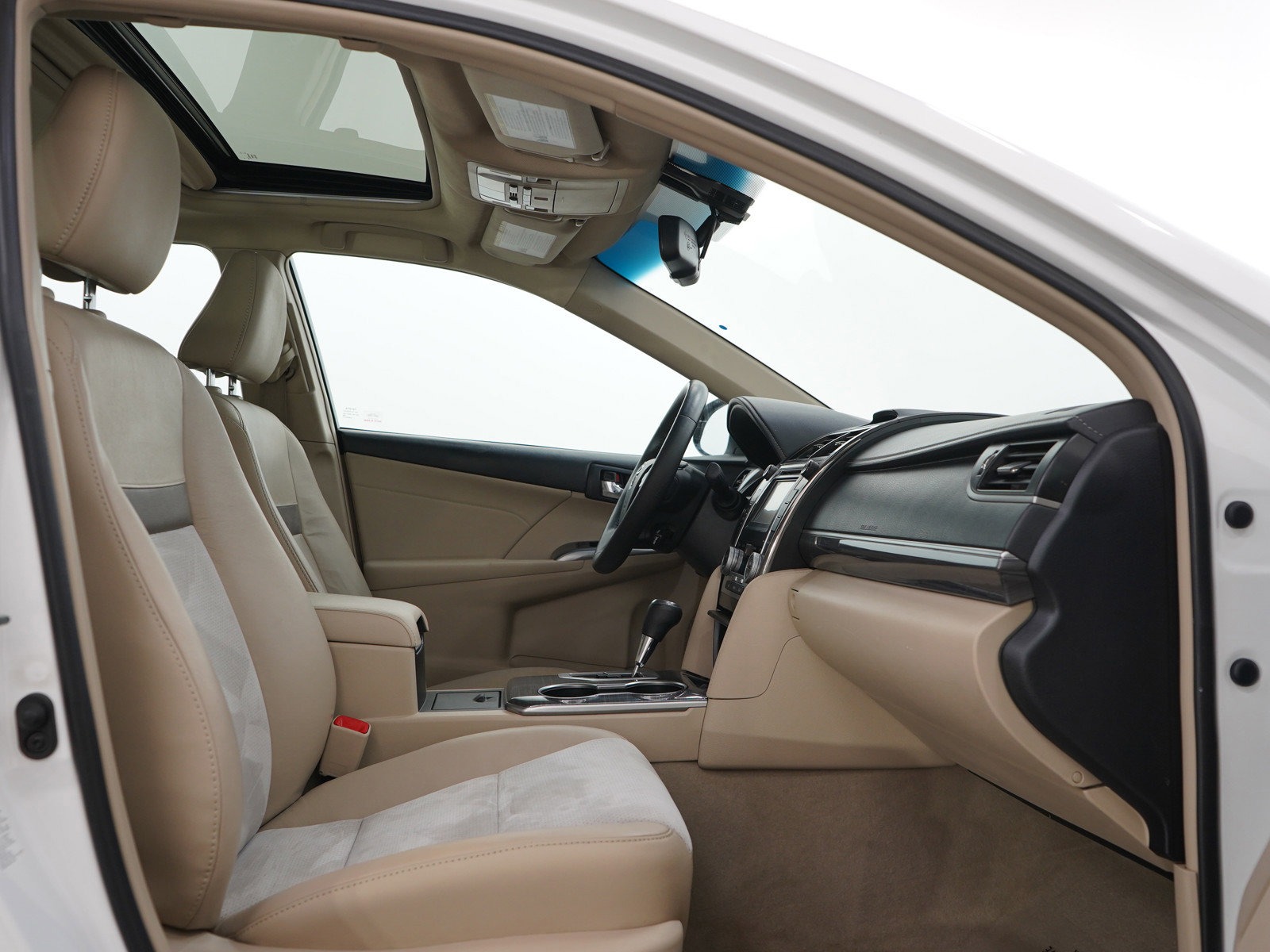 Used 2013 Toyota Camry XLE w/ Leather Pkg FWD image 11