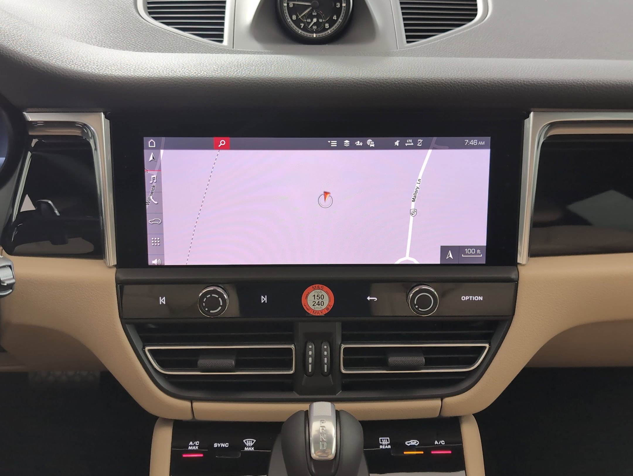 Certified 2025 Porsche Macan AWD/4WD image 22
