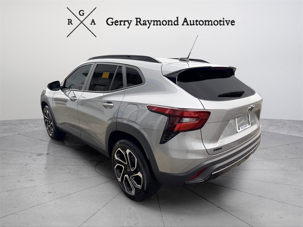 Used 2025 Chevrolet Trax RS w/ Driver Confidence Package image 4