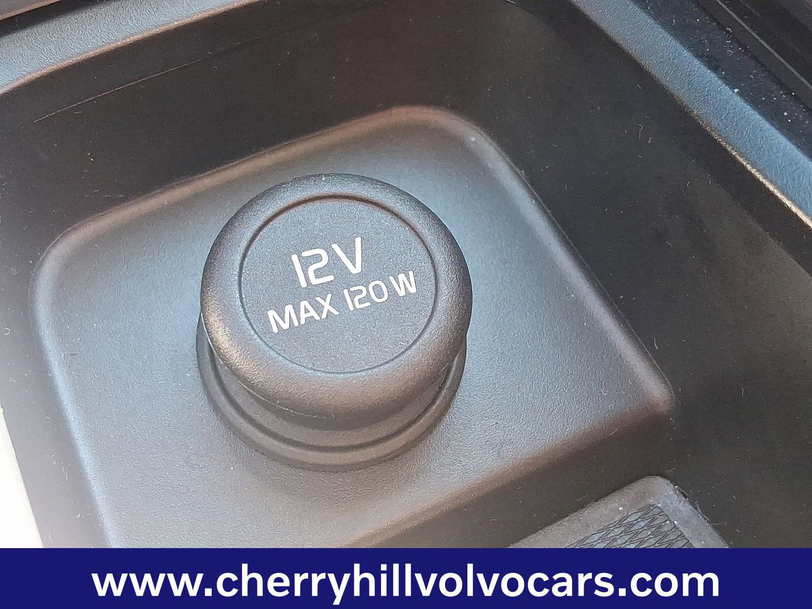 Certified 2023 Volvo XC60 B5 Plus w/ Climate Package image 24