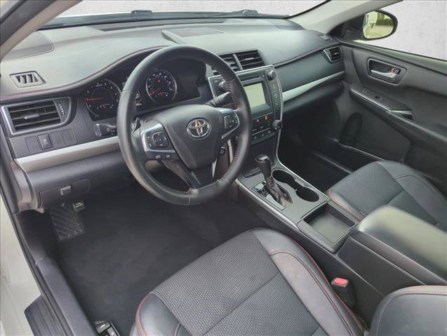 Used 2016 Toyota Camry SE w/ Moonroof Package FWD image 8