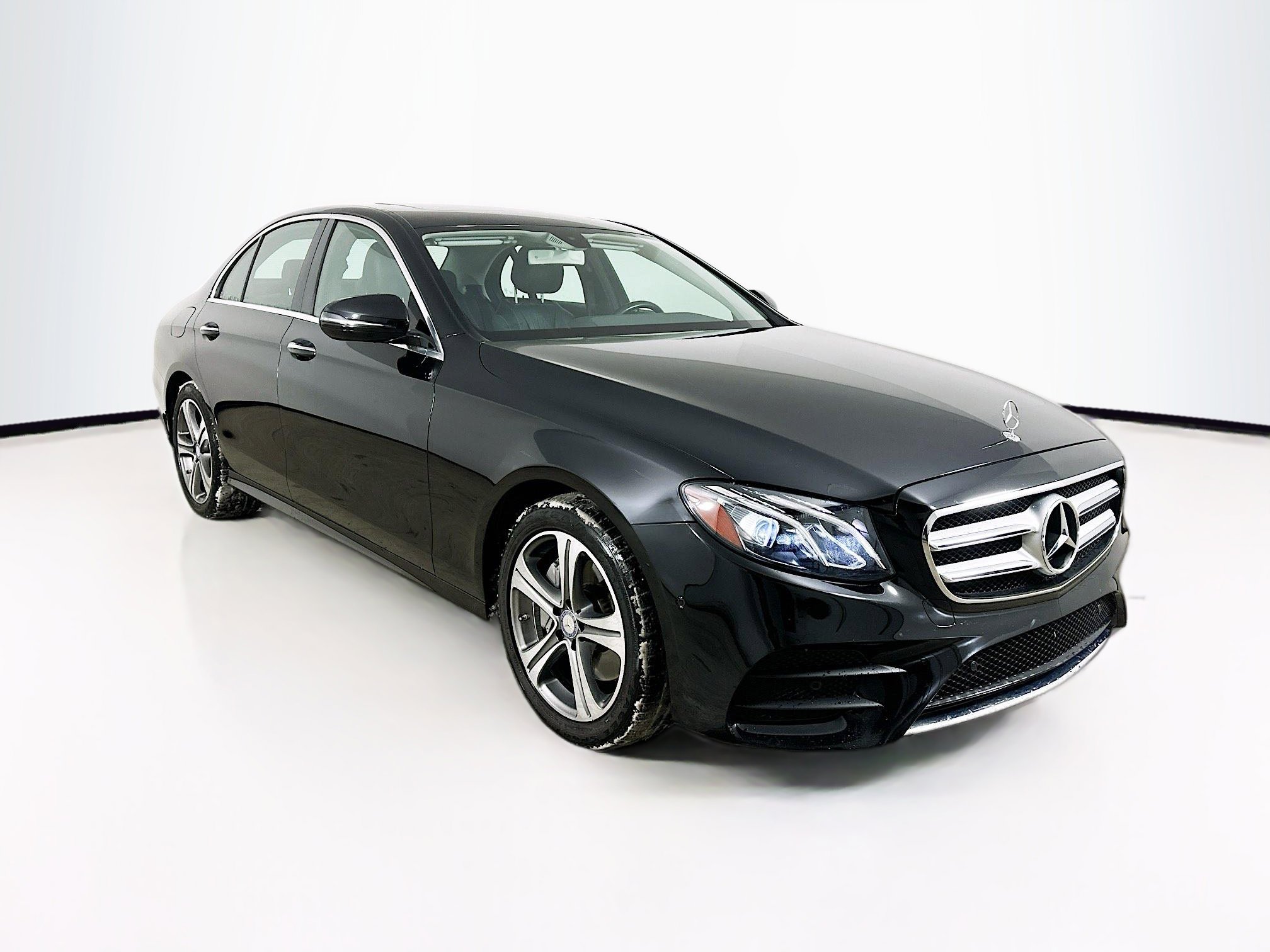 Used 2017 Mercedes-Benz E 300 4MATIC image 4