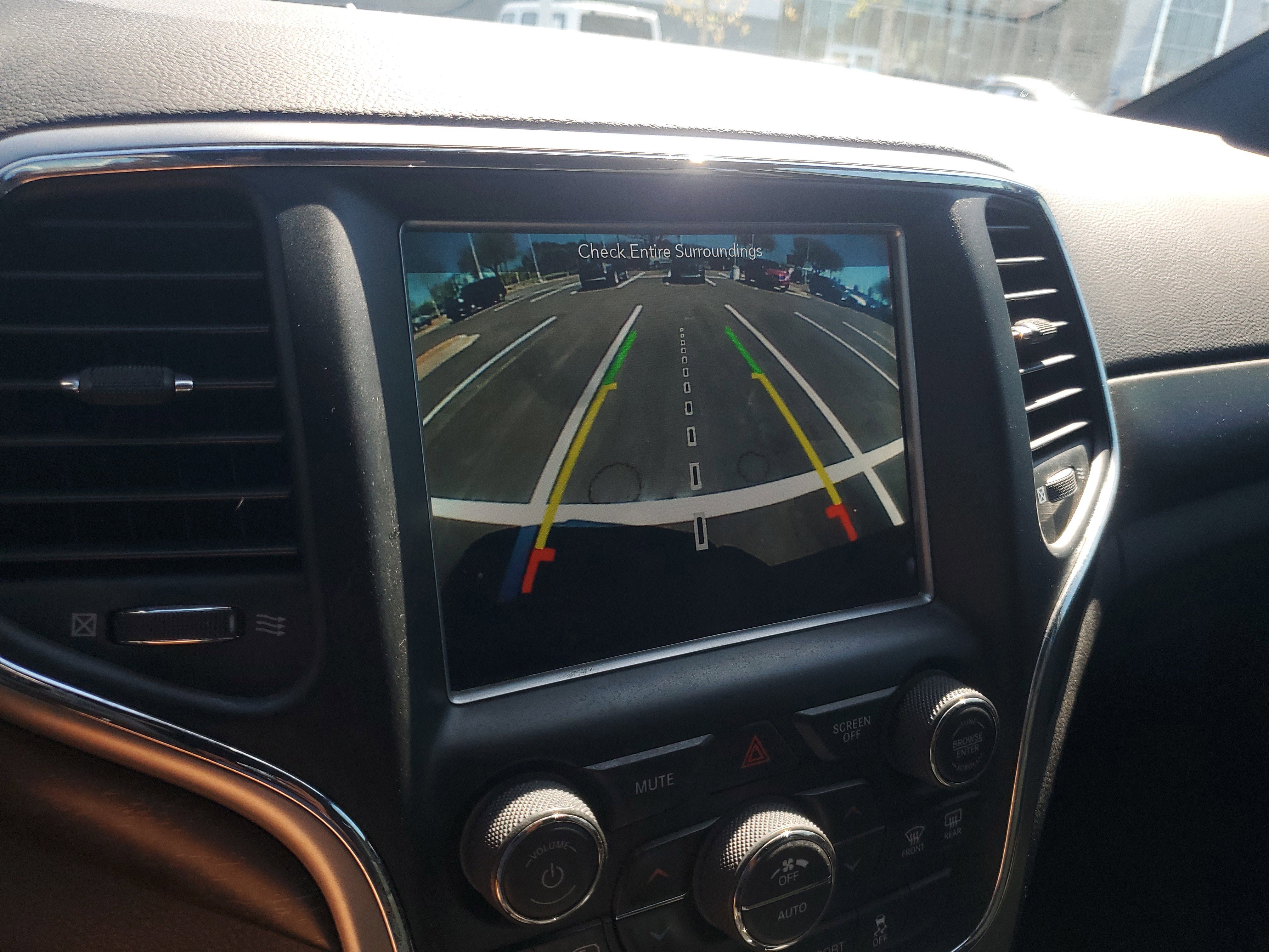 Used 2018 Jeep Grand Cherokee Laredo image 23