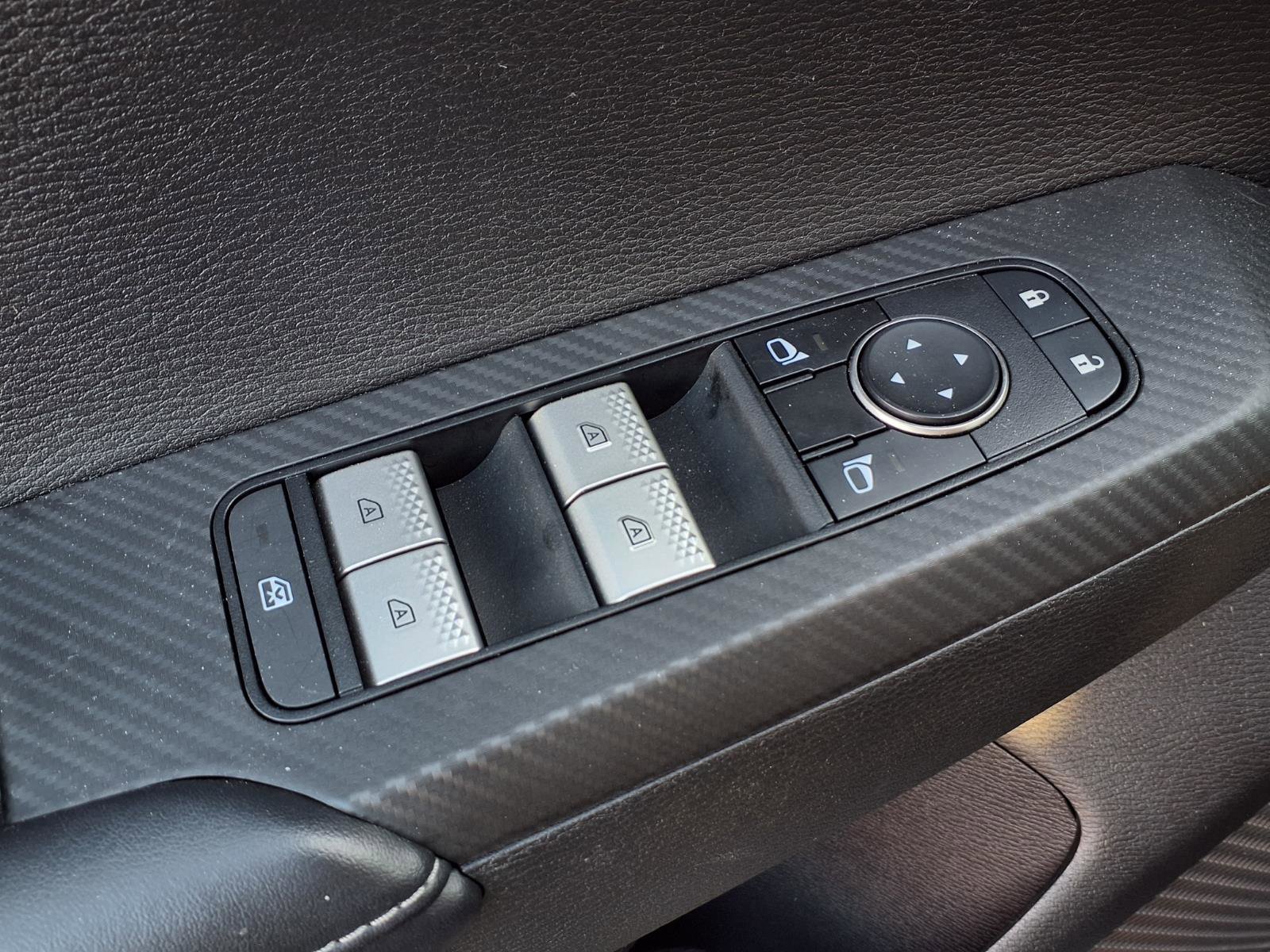 Used 2022 Mitsubishi Outlander SE image 16