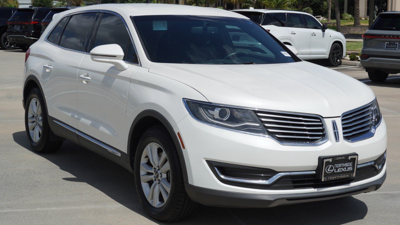 Used 2016 Lincoln MKX Premiere w/ Cargo Accessories Package FWD image 3