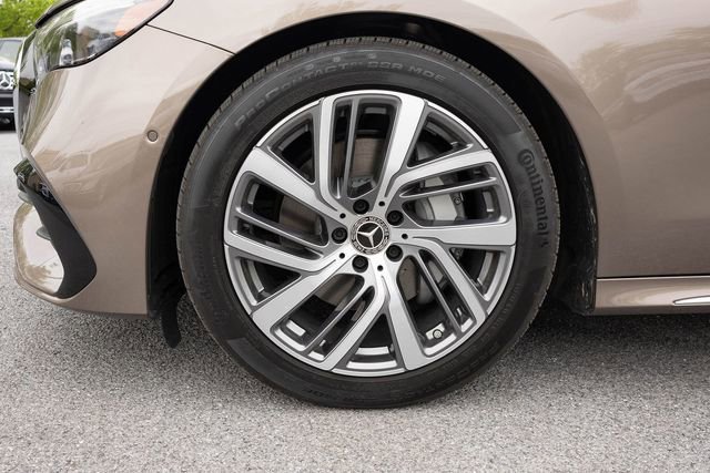 Used 2025 Mercedes-Benz E 350 4MATIC Sedan image 5
