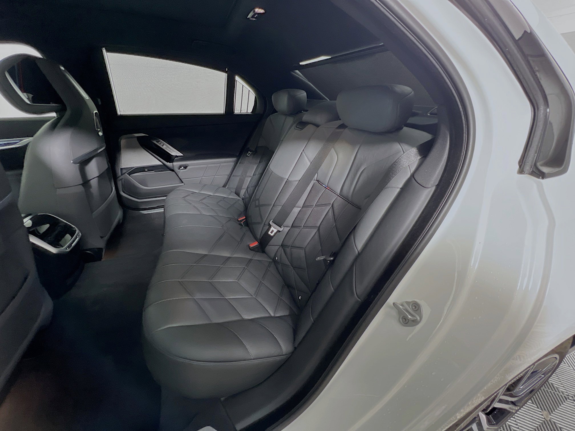 Used 2025 BMW 740i xDrive image 29