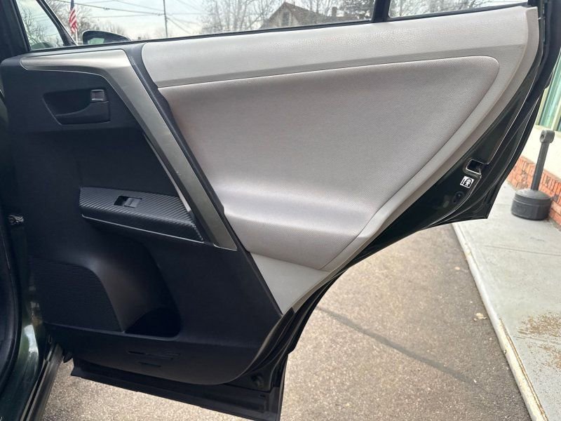 Used 2013 Toyota RAV4 LE image 16