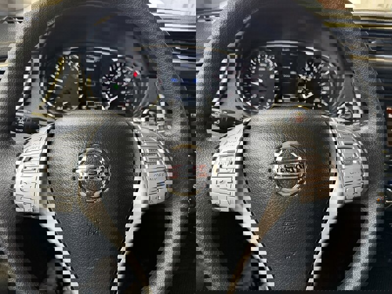 Used 2014 Nissan Rogue SV image 21