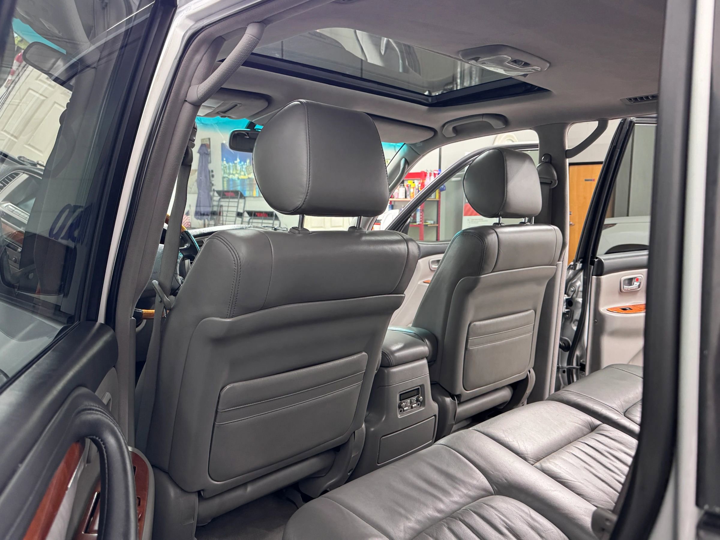 Used 2006 Lexus LX 470 4WD image 25