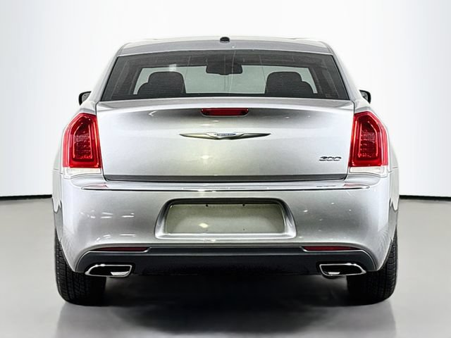 Used 2017 Chrysler 300 Touring w/ Value Package RWD image 6