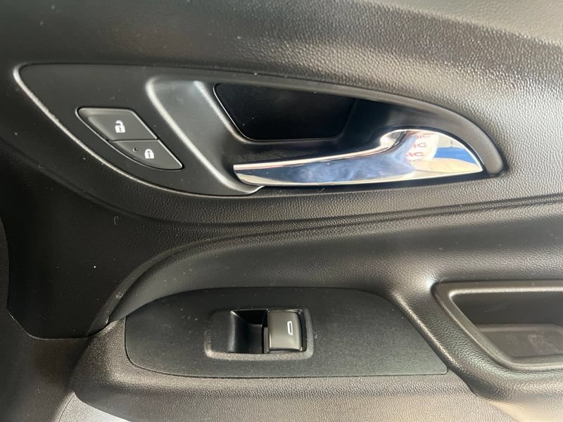 Used 2018 Chevrolet Equinox LT FWD image 15
