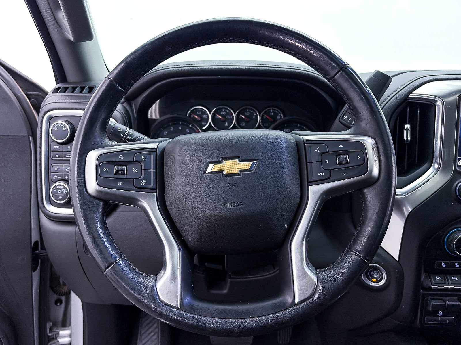 Used 2019 Chevrolet Silverado 1500 LTZ w/ LTZ Premium Package AWD/4WD image 31