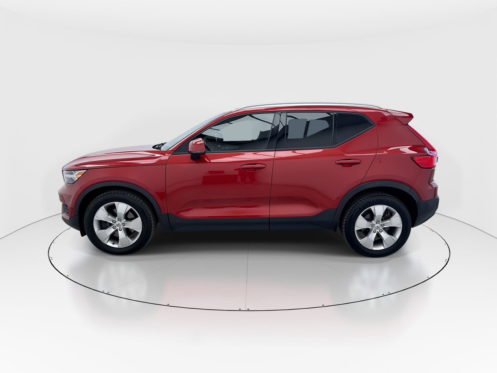 Used 2019 Volvo XC40 T5 Momentum image 5