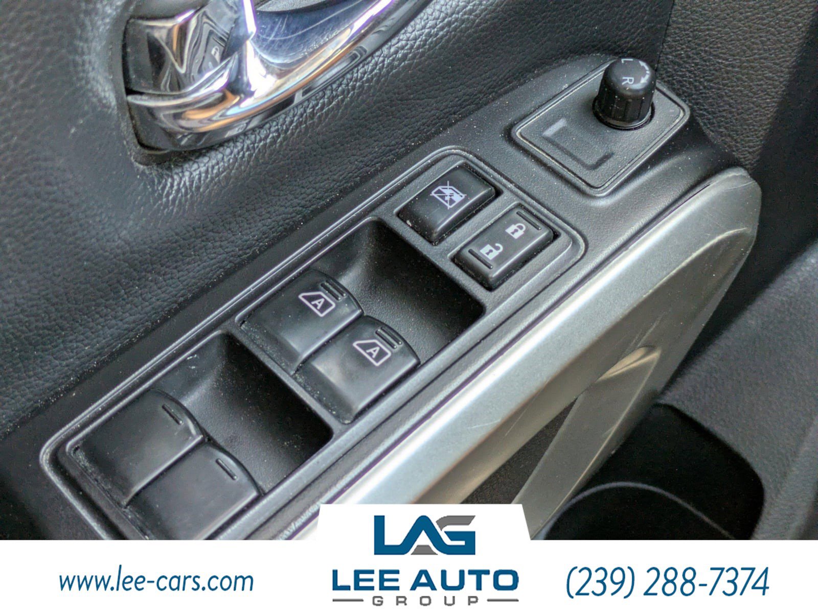 Used 2017 Nissan Titan SV AWD/4WD image 17